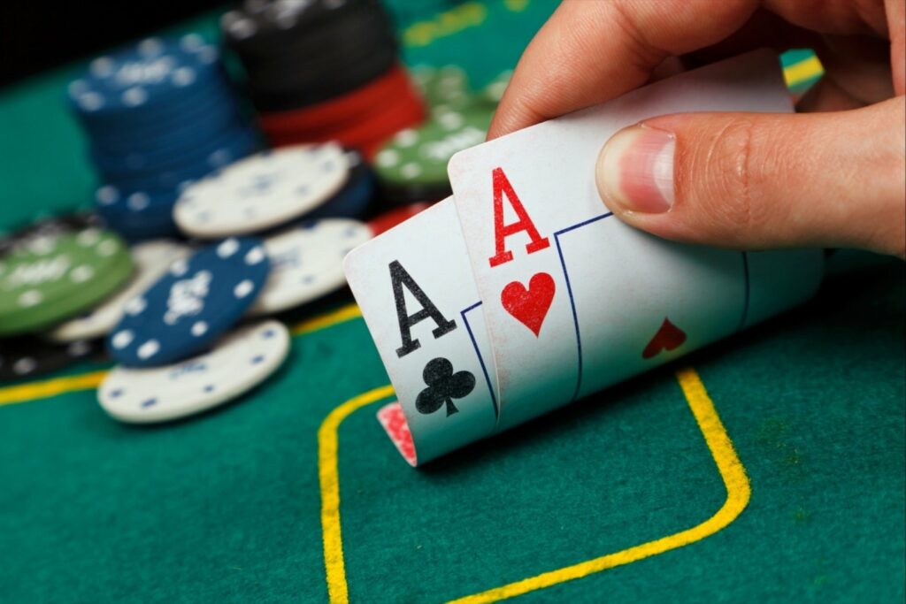 How to choose the best poker set to play poker online